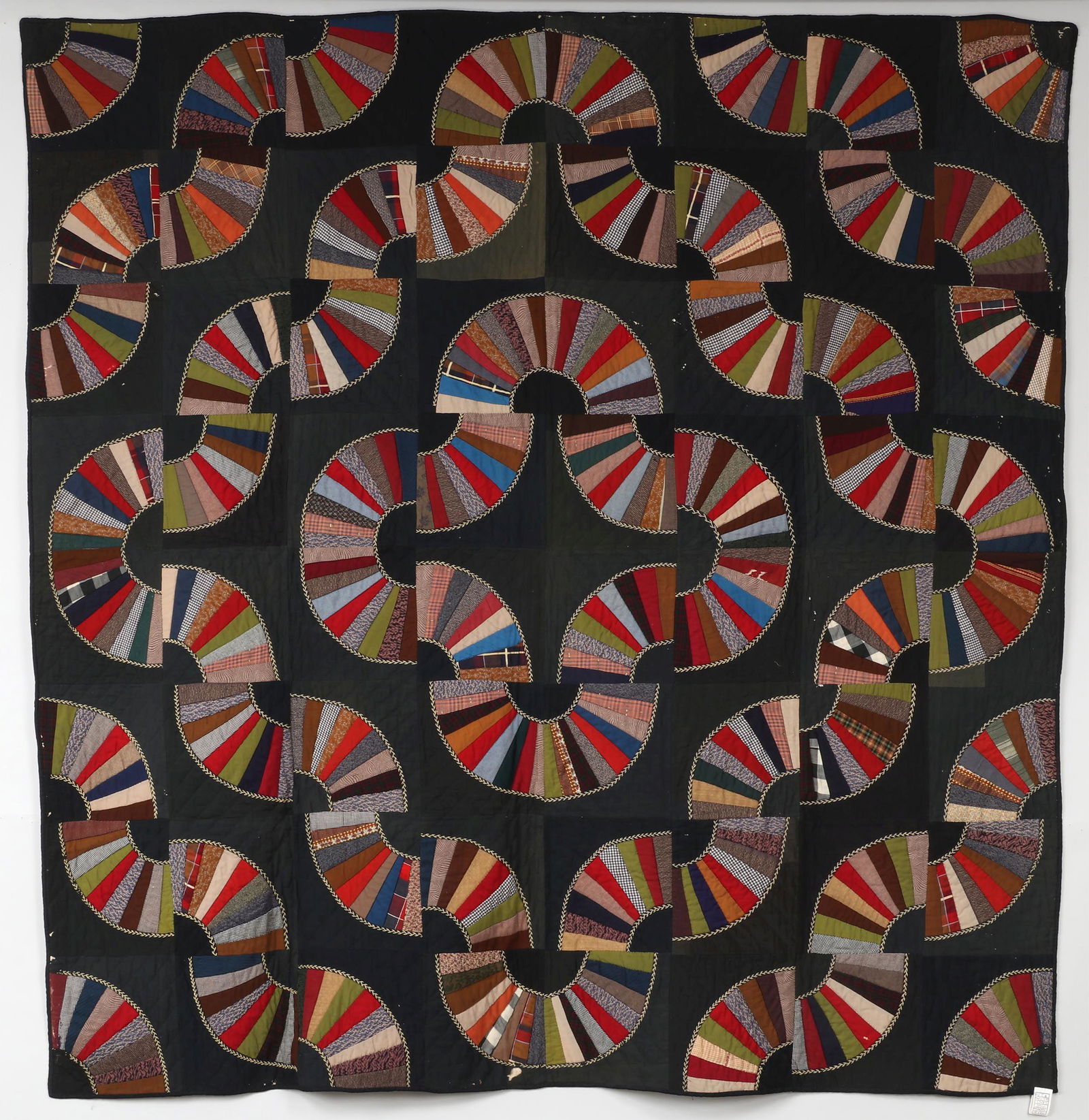 Serpentine Fans pieced quilt (1 of 9)