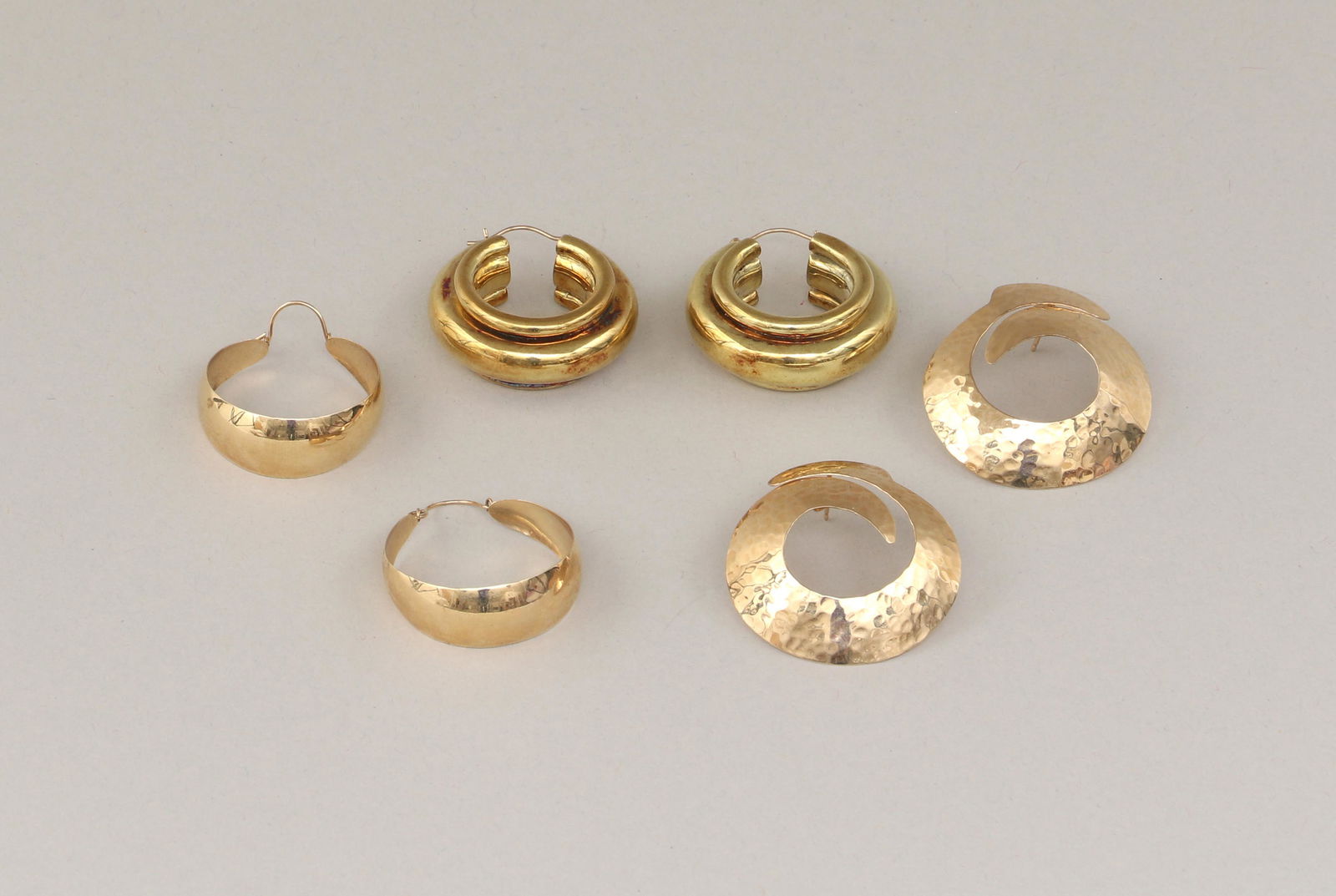 Group of (3) pairs of gold earring (1 of 7)