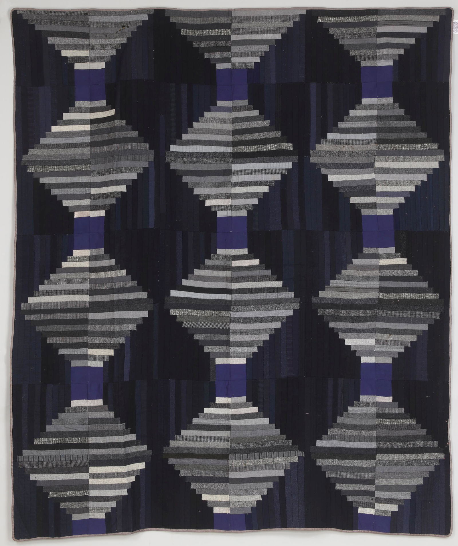 Log Cabin Courthouse Steps quilt (1 of 10)