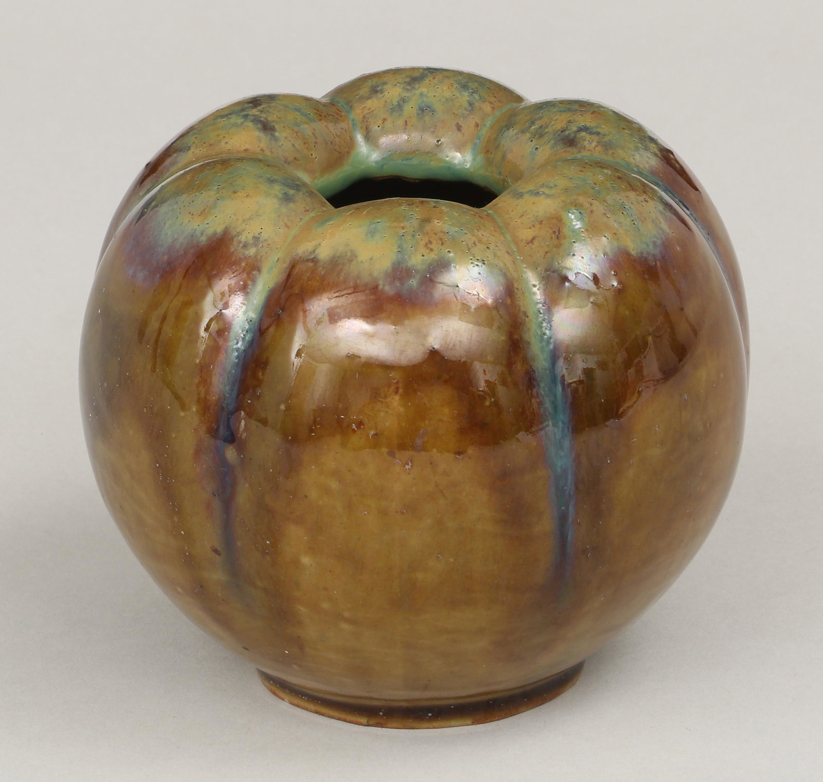 Fulper ''Bell Pepper'' art pottery vase: Fulper ''Bell Pepper'' art pottery vase, flambe glazed earthenware, early 20th century, incised ''Fulper'' mark to underside. Inclusions, some crazing, minor surface abrasions. 4-1/8''h, 5''dia.