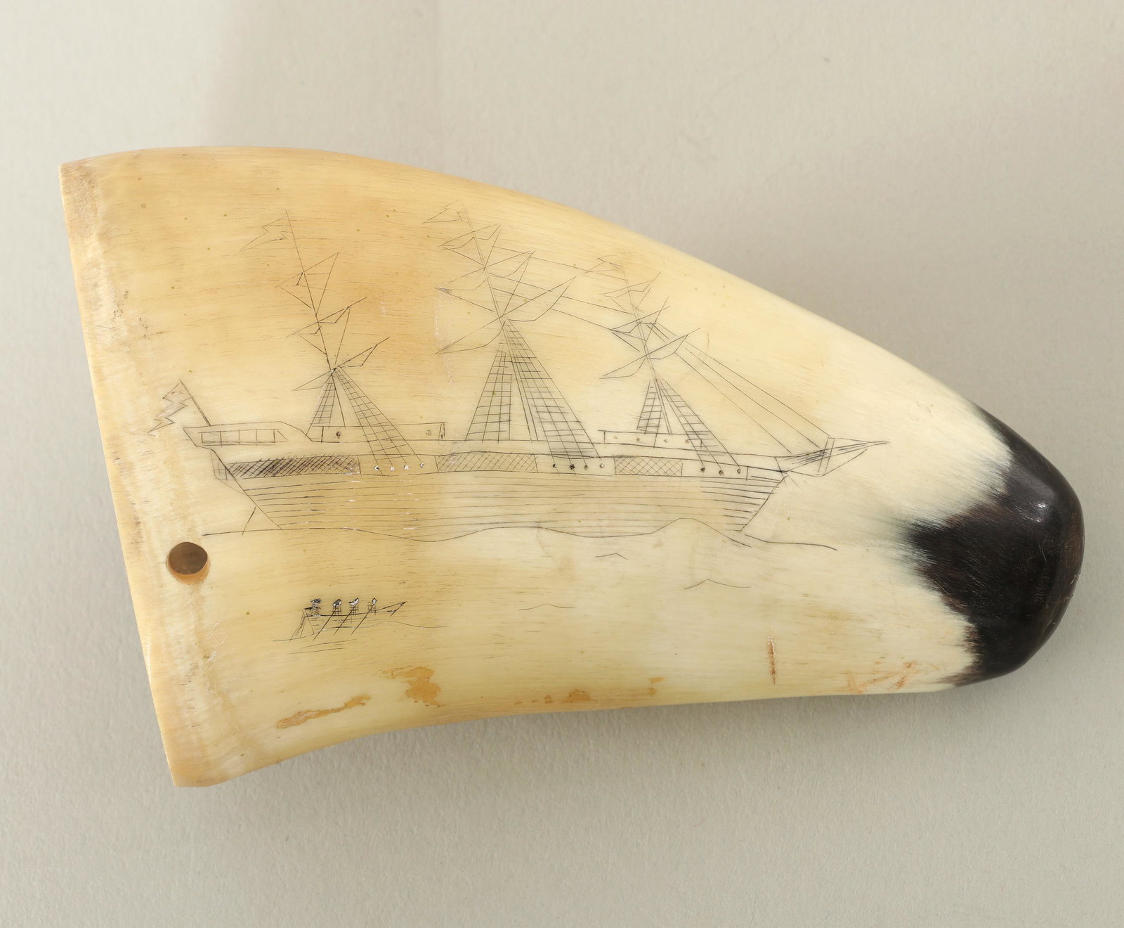 'UNITE OR DIE'' horn: Scrimshaw horn, having ''UNITE OR DIE'' scrim with severed snake and state abbreviations, ship and rowboat on reverse, and arrow incised to tip. Scrims done at different times, drilled hole for displa