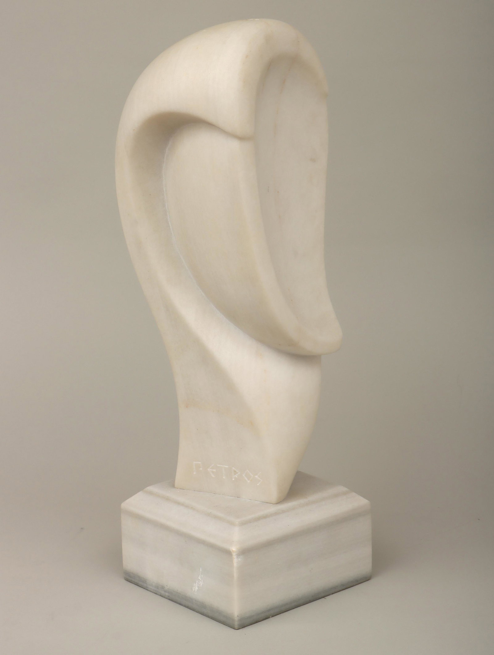 Abstract marble head: Modernist-style abstract marble head, signed ''Petros'', late 20th/early 21st century. Minor nicks and scuffs, chip to one corner of base. 18''h (excluding marble base).