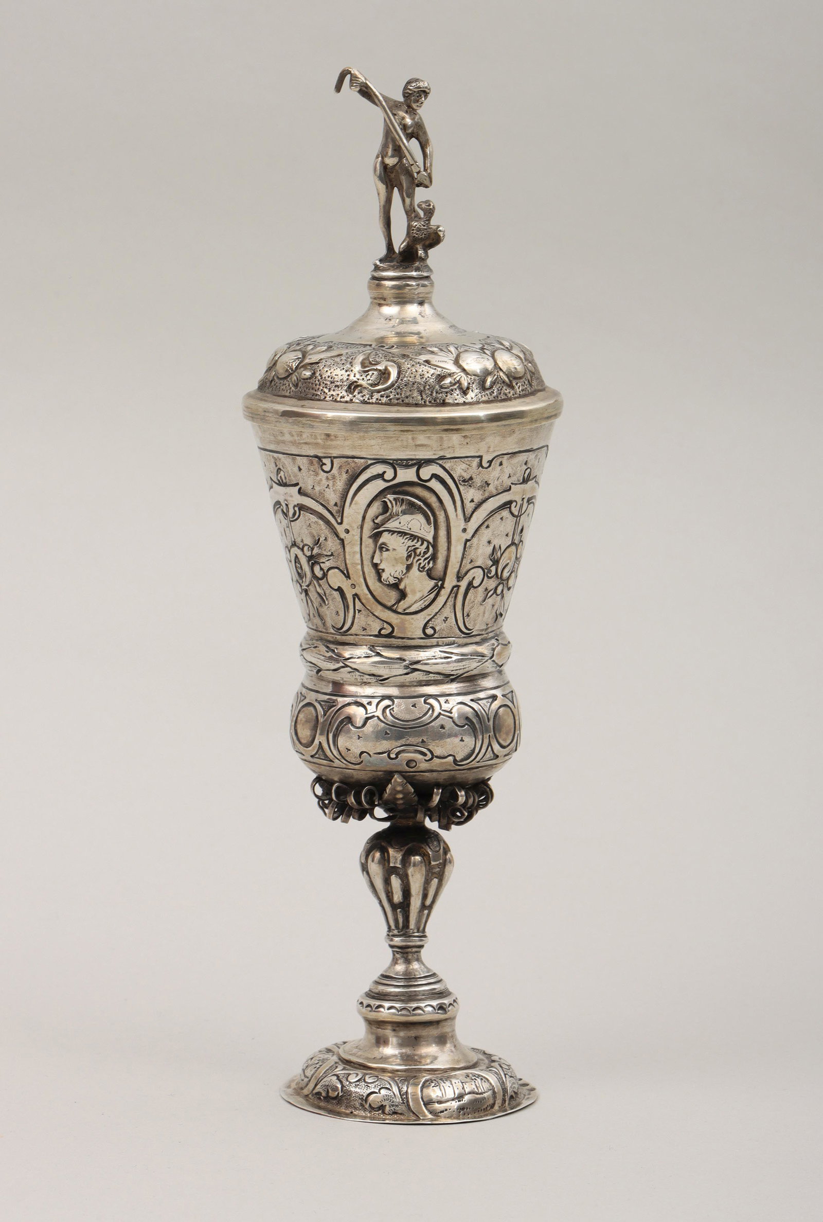 18C Continental silver covered chalice: 18th century Continental silver covered chalice, the lid having a figure of Jupiter with an eagle and repousse fruit festoon, the chased and repoussed cup with bust portraits of soldiers, along with f
