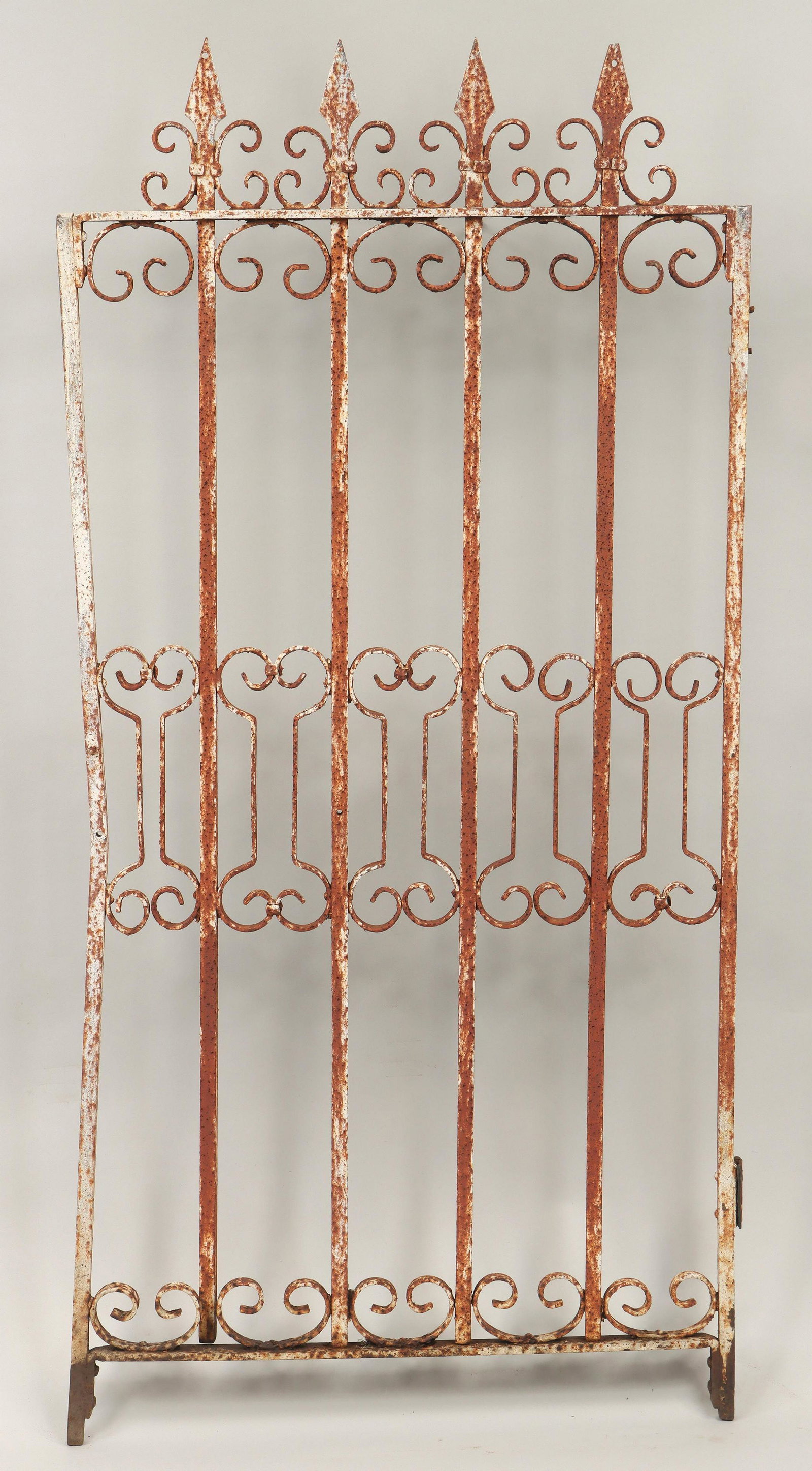 Wrought iron gate: Wrought iron gate with arrow finials and scroll decoration. Misshaped, some detached joints, losses. 65-1/4''h, 31-1/2''w. IMPORTANT SHIPPING INFORMATION 1 - LIVE-SHIPPING : The service is provided by