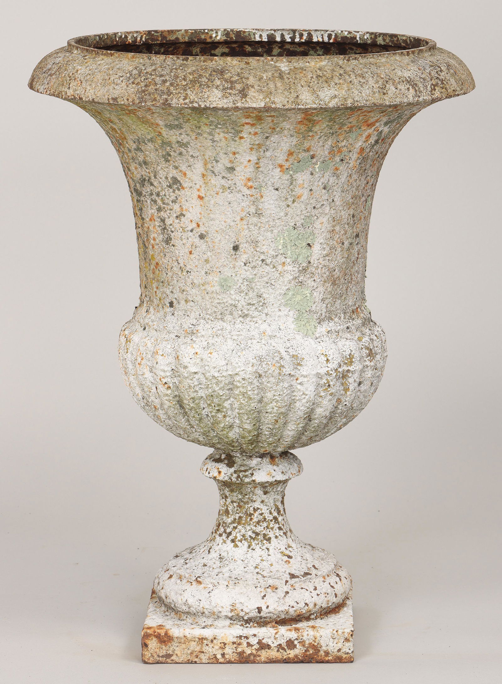 Cast iron urn: Campana-form cast iron neoclassical-style urn. Surface rust. 24-1/4''h. IMPORTANT SHIPPING INFORMATION 1 - LIVE-SHIPPING : The service is provided by Liveauctioneers. This option is automatically adde