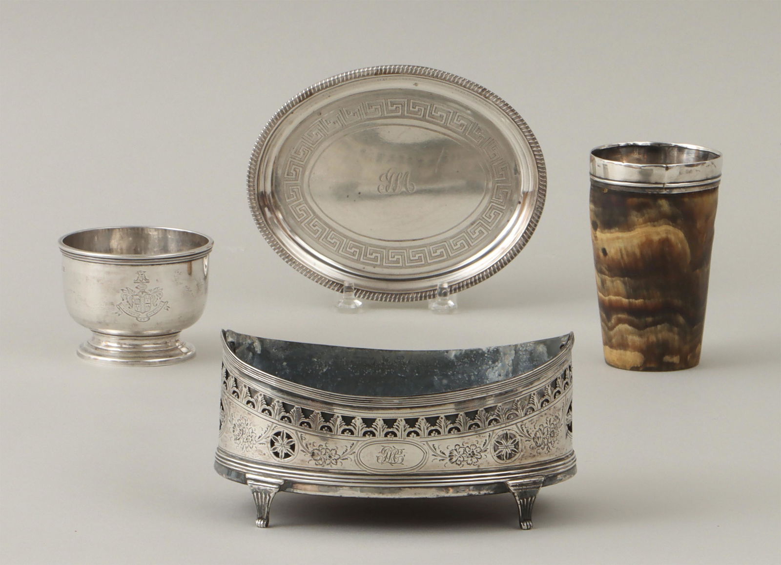 George III sterling table articles: Group of (4) George III sterling silver table articles, London, to include: sterling silver-lined horn hunting beaker, Thomas Phipps & Edward Robinson, 1797, with engraving of arm holding a dagger, (h