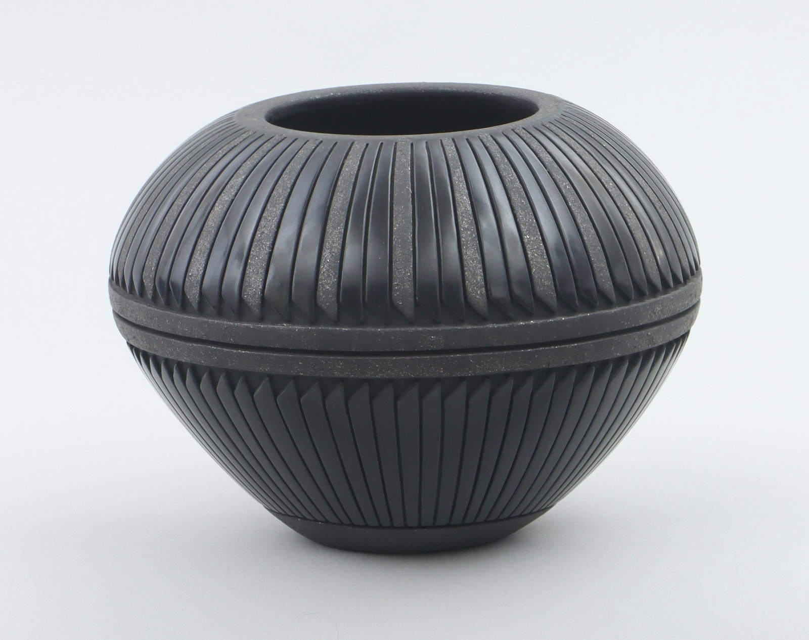 LINDA (TAFOYA-OYENQUE) TAFOYA-SANCHEZ: LINDA (TAFOYA-OYENQUE) TAFOYA-SANCHEZ (Santa Clara and San Juan Pueblo, b. 1962), micaceous blackware jar, the shoulder having pairs of polished feathers alternating with single micaceous feathers, th