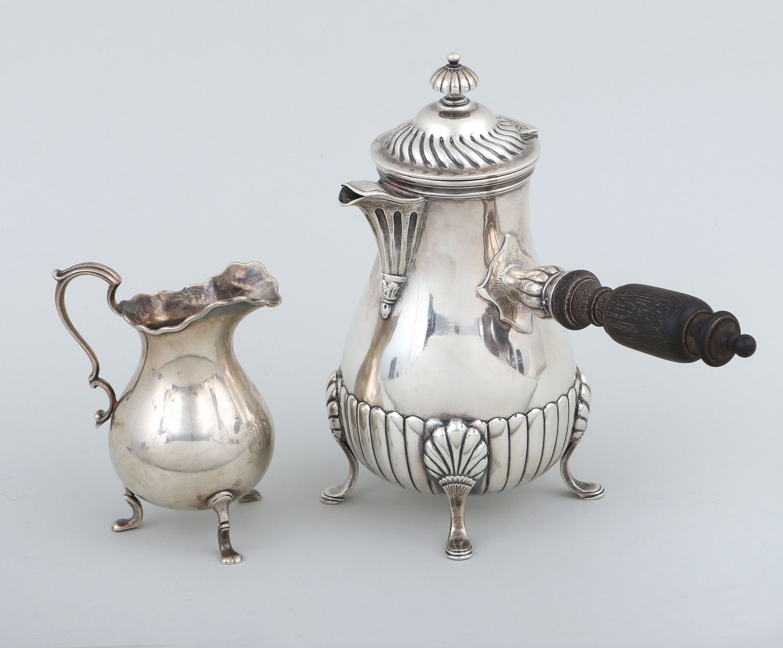 Group of (2) American sterling vessels: Group of (2) late 19th/early 20th century American sterling silver vessels, to include: Bigelow, Kennard & Co. hot chocolate pot, having hinged lid with reeded finial, fluted band and floral and folia