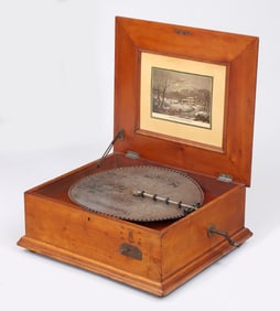 Regina Tabletop Music Box