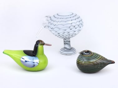 Oiva Toikka (Finnish 1931-2019), Group of (3) Glass Birds