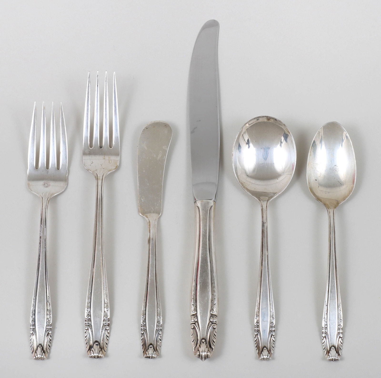 American Sterling Silver "Stradivari" Flatware Service: American Sterling Silver "Stradivari" Flatware Servicein the Stradivari pattern, Wallace Silversmiths, Wallingford, CT, to include: (8) dinner forks; (8) sterling-handled dinner knives; (7)