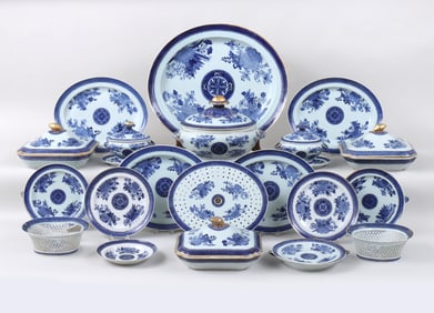 Collection of (19) Chinese Export Porcelain Wares, Fitzhugh Pattern