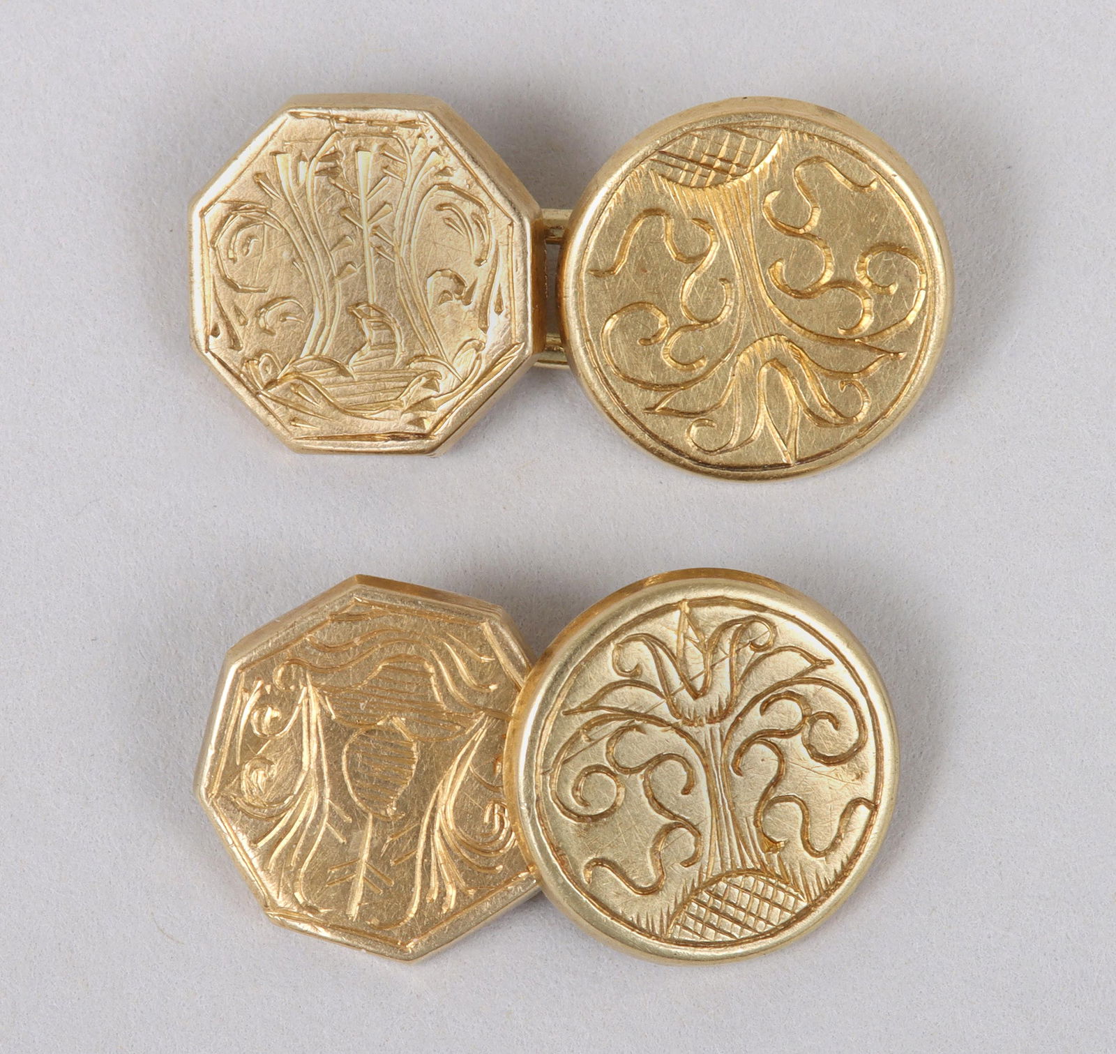 A rare pair of 18k+ gold sleeve buttons, William Breed, Boston, circa 1750. (1 of 4)