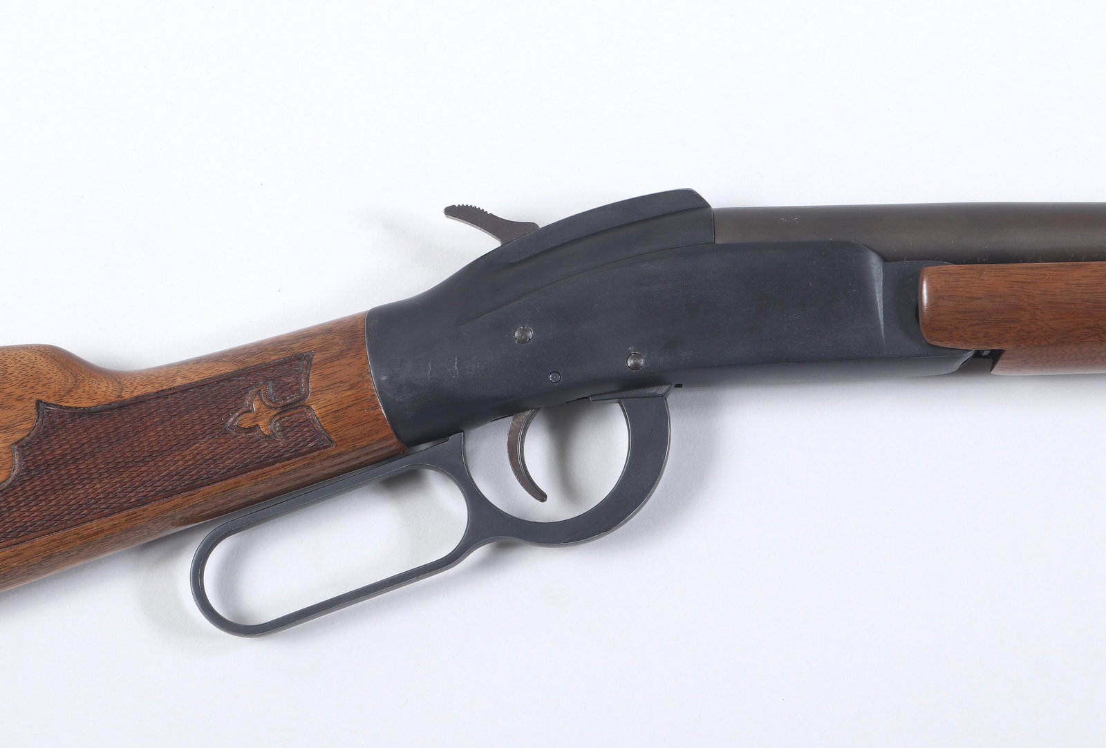 Ithaca Model 66 Single Shot 20 Gauge 3": Ithaca Model 66 Single Shot 20 Gauge 3"The barrel measures 26" with an imp/cyl choke. This lever action opening system is both rugged and practical. The walnut stock is checked in the straight grip wi