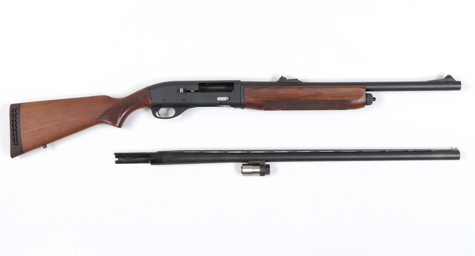 Remington SP-10 Magnum (3-1/2") Two-Barrel Set: Remington SP-10 Magnum (3-1/2") Two-Barrel SetThis shotgun has seen little use and came with the 22" Buck barrel attached, allowing the use of rifled slugs that are either cylinder or imp/cyl. The 30"