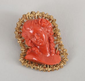 18k Gold Coral Cameo Pendant Brooch