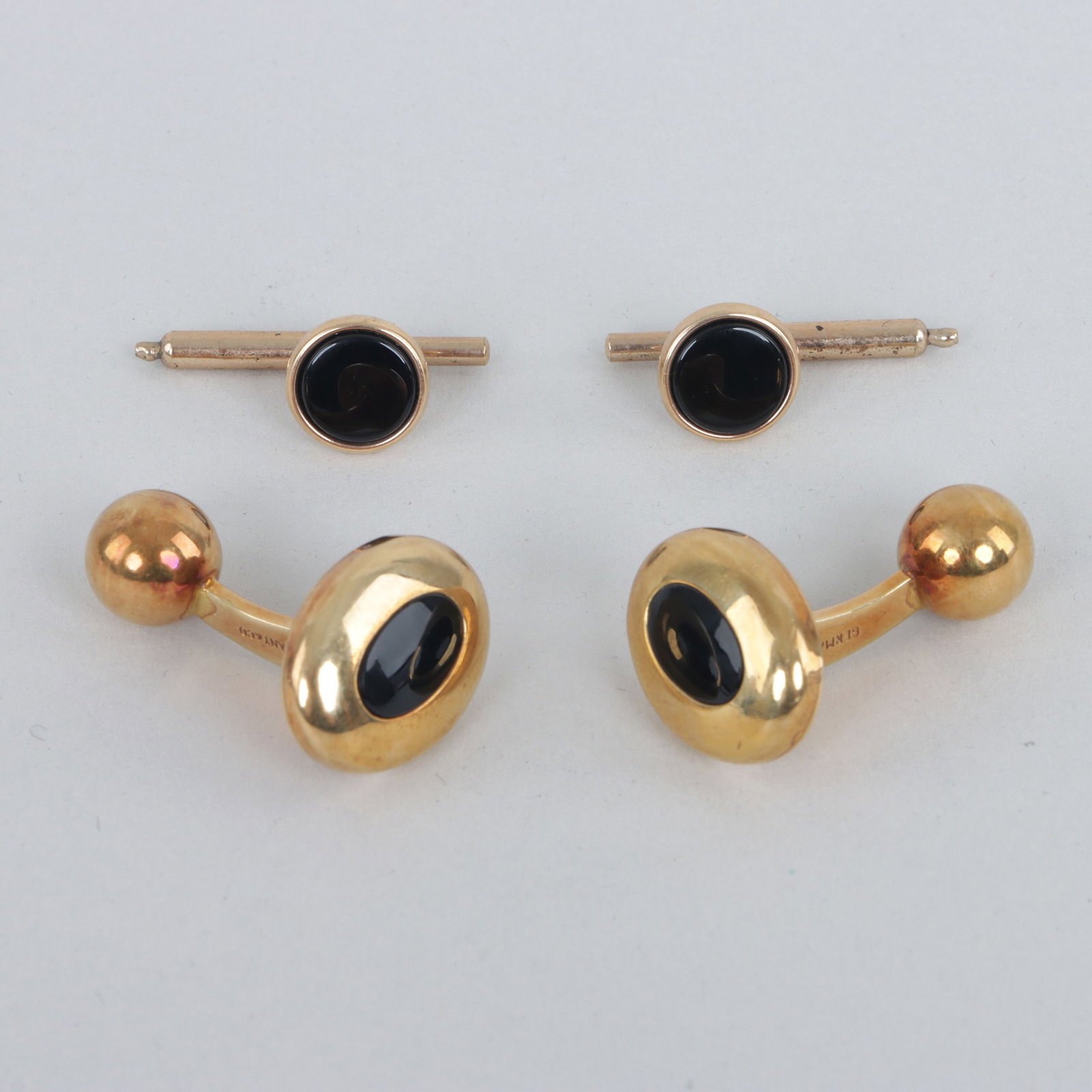Pair of Tiffany & Co. 18k Gold Cufflinks with Onyx (1 of 9)
