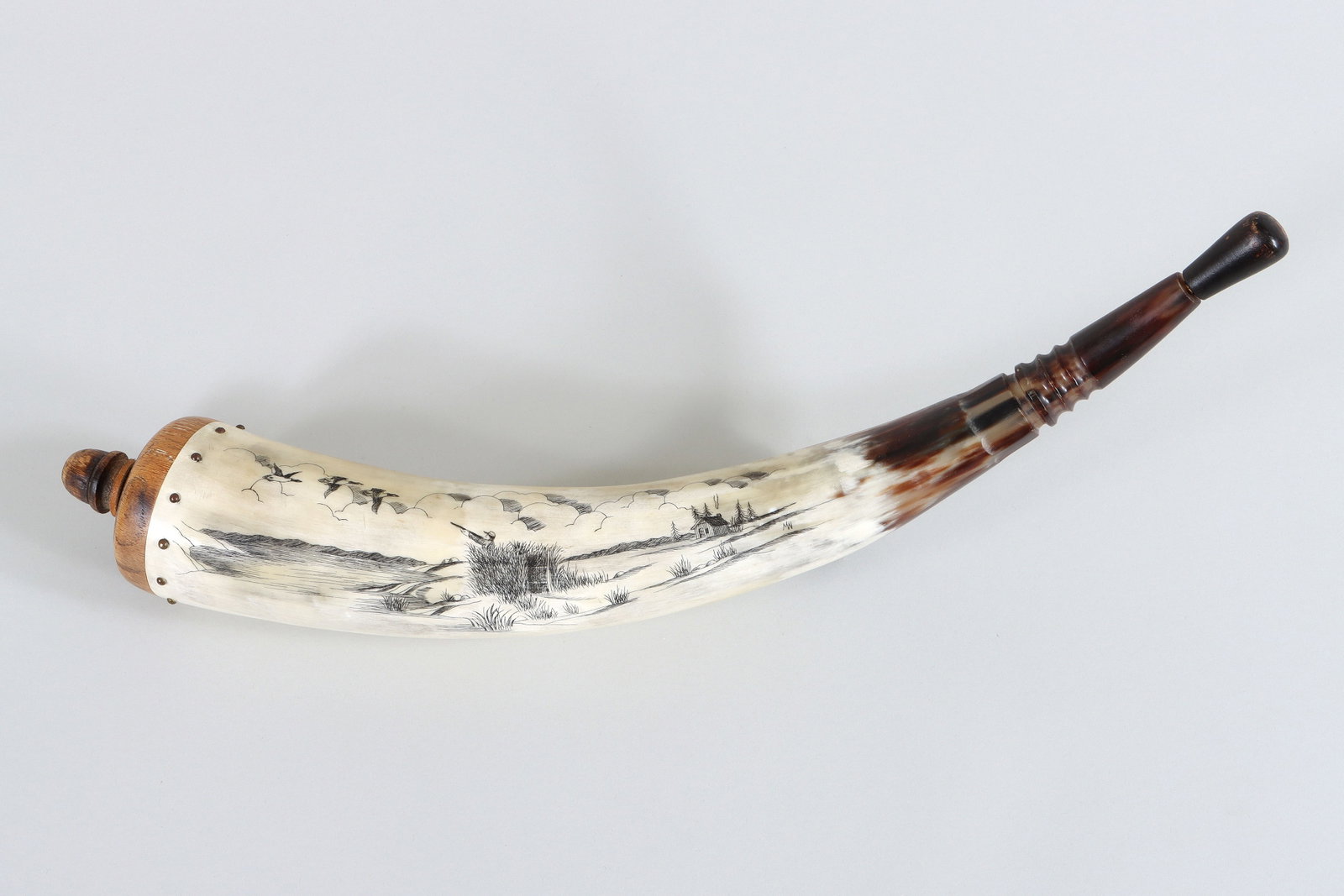 Powder Horn with Scrimshawed Hunt Scene (1 of 5)
