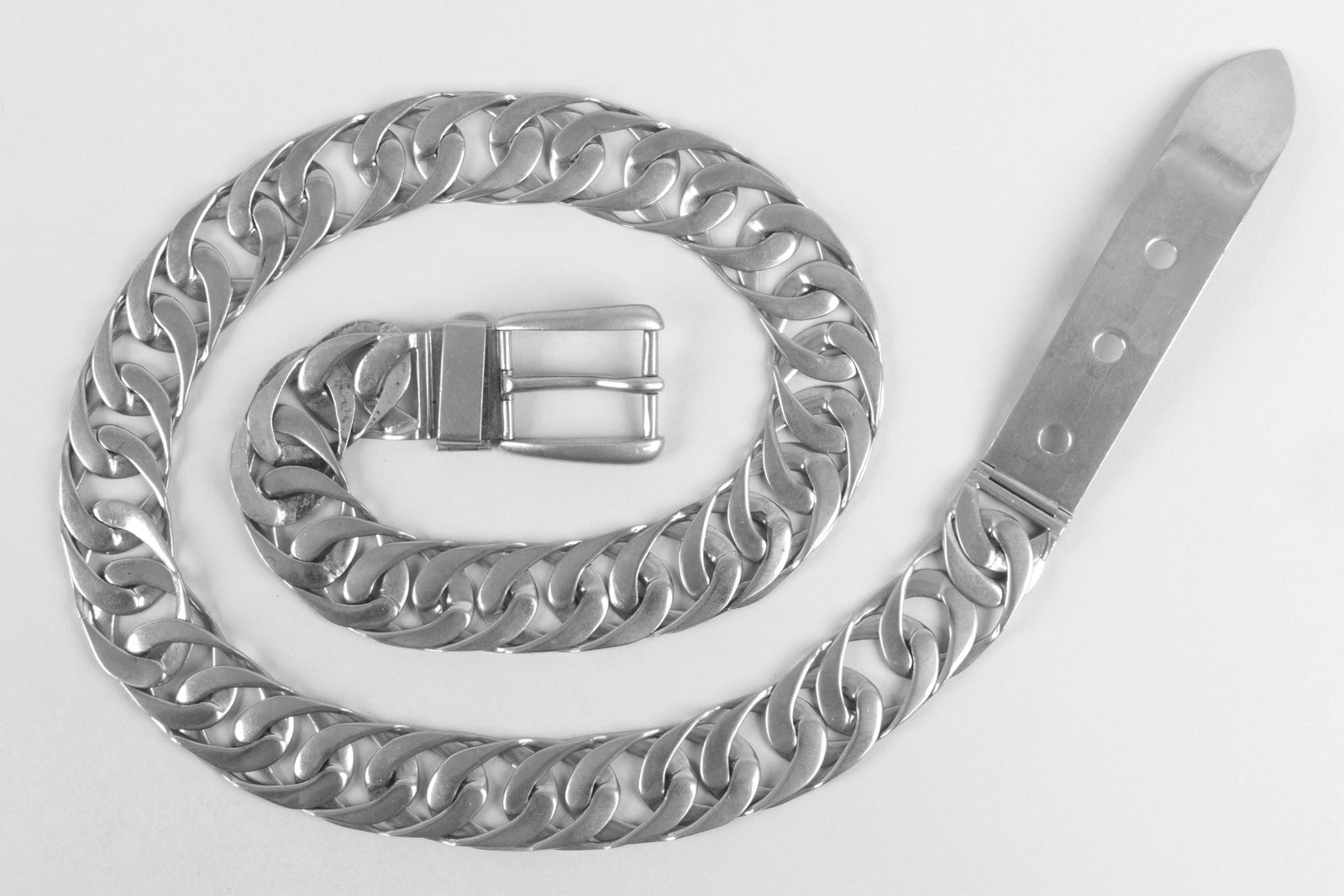 Gucci .800 Silver Curb Chain Belt: Gucci .800 Silver Curb Chain Belt Italy, marked inside of buckle. Length (open) 36 in. (91.4 cm.); approximate weight 10.8 troy oz. (338.2 grams)