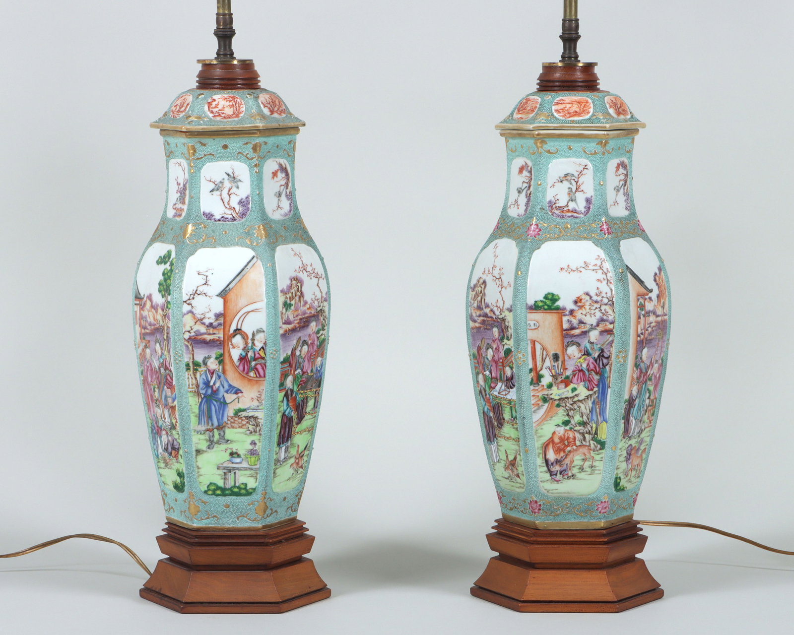 Pair of Chinese Export Porcelain Lamps (1 of 13)