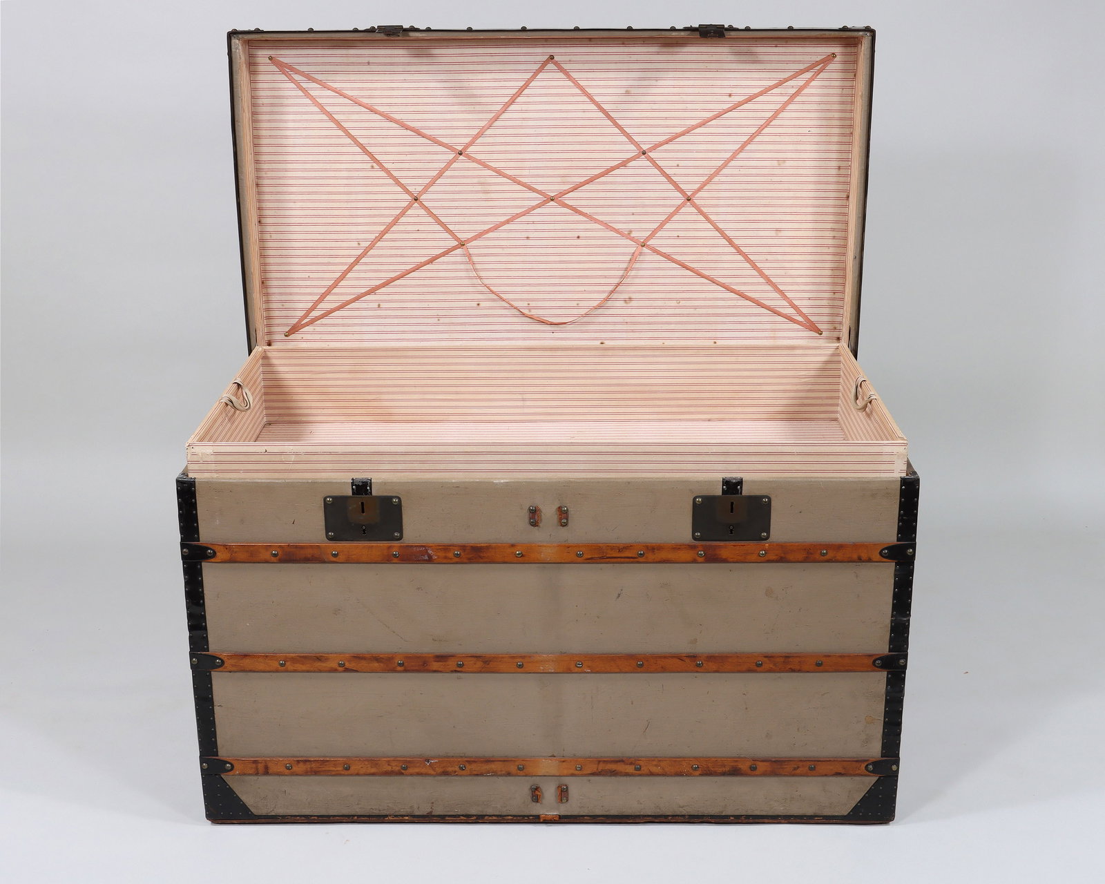 19th Century Louis Vuitton Trunk - 9