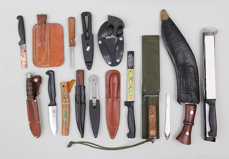 Group of (15+) fixed blade knives to include Gerber,: Group of (15+) fixed blade knives to include Gerber, Kinfolks, Commando Knife Co., Geurka, etc.