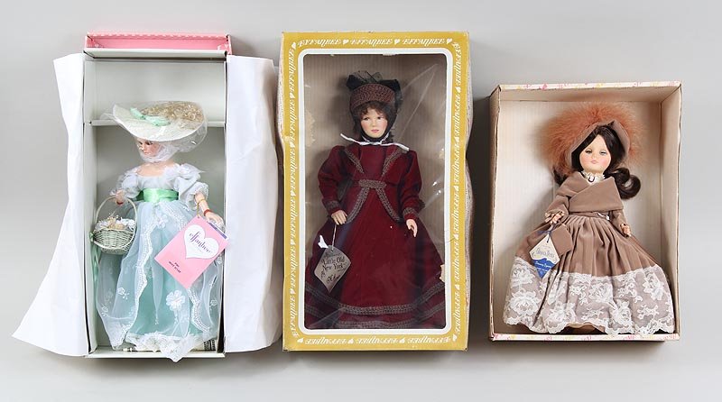 Group of (3) Effanbee collectors' dolls in boxes, (1): Group of (3) Effanbee collectors' dolls in boxes, (1) w/o cover, to include: (1) ''Little Old New York'' collection 7301 Park Avenue, 17-1/2''h, 11-1/2''w; (1) ''Grandes Dames'' collection Downing Squ