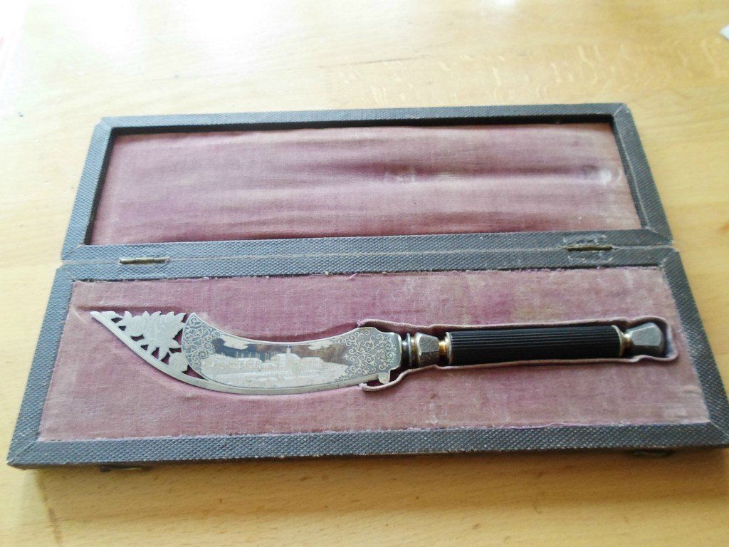 19 CENTURY RUSSIAN DECORATIVE STEEL KNIFE: DECORATIVE KNIFE STEEL, EBONY HANDLE. LENGTH 28 CM.ON LEFT SIDE ENGRAVED PANORAMA OF IZHEVSK ARM FACTORY,ON THE REVERSE SIDE GIFT INSCRIPTION.IN PERFECT CONDITION.DATED 1894. WITH ORIGINAL BOX. .