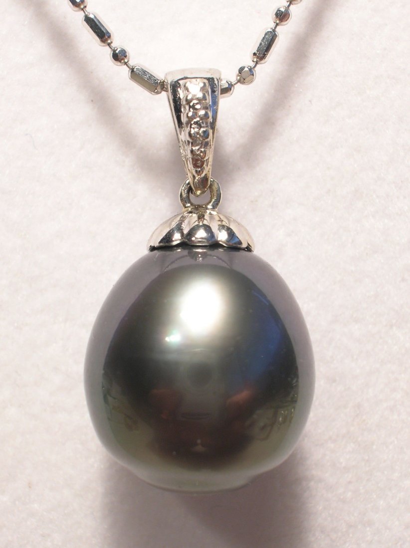 13.2mm Tahitian Dark Gray Pearl Pendant, 14k WG: Pearl: Genuine Tahitian pearl measures 13.3mm(diameter)x15.5mm(length) drop, good luster, darker gray, smooth skin with some pits on the back/side surface, at the bottom, there is a circular ring(see 