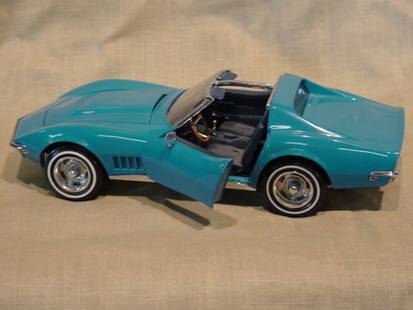 Franklin Mint 1/24 Scale 1968 Chevrolet Corvette: Die Cast model was produced in 1989