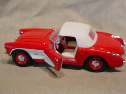 Franklin Mint 1/24 Scale 1957 Chevrolet Corvette: Die Cast model has removeable top