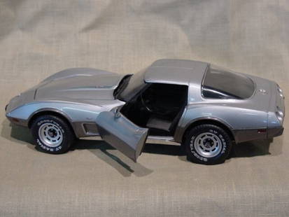 Franklin Mint 1/24 Scale 1978 Chevrolet Corvette: Die Cast model has hard-top