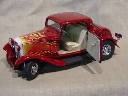 Franklin Mint 1/24 Scale 1932 Deuce Coupe Hot Rod: Die Cast model