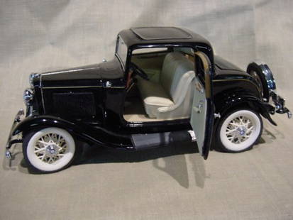 Franklin Mint 1/24 Scale 1932 Ford Deuce Coupe: Die Cast model