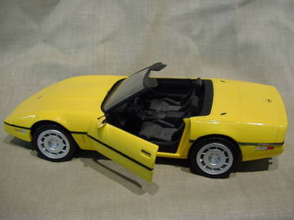 Franklin Mint 1/24 Scale 1986 Chevrolet Corvette: Die Cast model has no top, produced in 1990