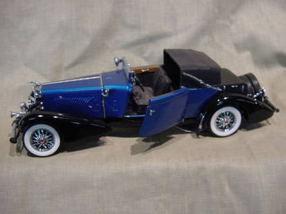 Franklin Mint 1/24 Scale 1933 Duesenberg J Victor: Die Cast model was produced in 1991