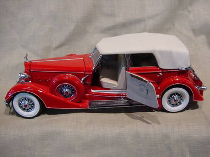 Franklin Mint 1/24 Scale 1936 Packard: Die Cast model