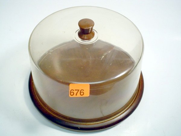 Goodwood cake holder w/wood base; plasti