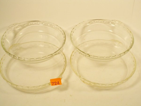 Set of 4 Pyrex oven/microwave safe pie p: Set of 4 Pyrex (oven/microwave safe) 10" glass pie plates, Condition: As is, Weight: 10 LBS, 10x10x6 inches