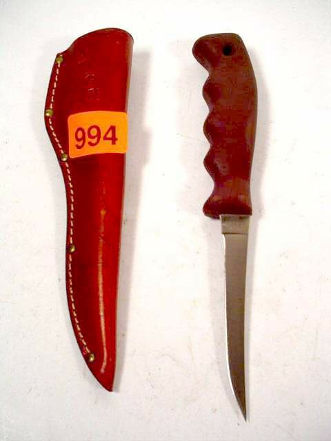 Buck fillet knife 5 inch blade w/ brown: Buck fillet knife 5 inch blade w/ brown leather carrying case, Condition: Very good, Weight: 1 LBS 11x3x1