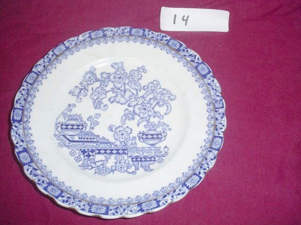 Blue & white flow blue pattern salad plate. Marke: Blue & white flow blue pattern salad plate. Marked on back Blau China Deutschland, Echtunterglasur. Fluted rim. Condition: No chips. Shipping dimensions are 8" x 8" x 8" and the weight is 2 lbs. The p
