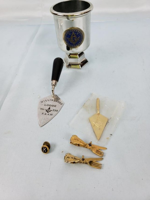 MASON COLLECTIBLE LOT FREEMASON CHALICE TROWELS (1 of 17)