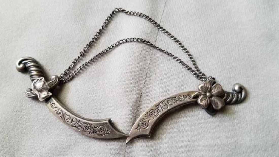 Vintage Sterling Silver Scimitar Swords Brooch: Vintage Sterling Silver Scimitar Swords BroochVintage Sterling Silver Scimitar Sword with a Soldier's head and a flower. 3" long. 12.3 grams