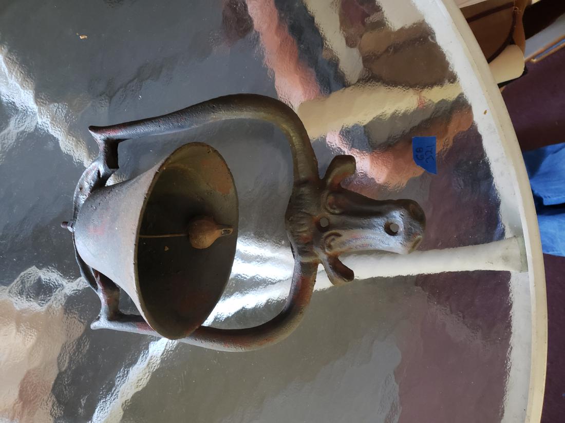 CAST IRON COW HEAD DINNER BELL (1 of 4)