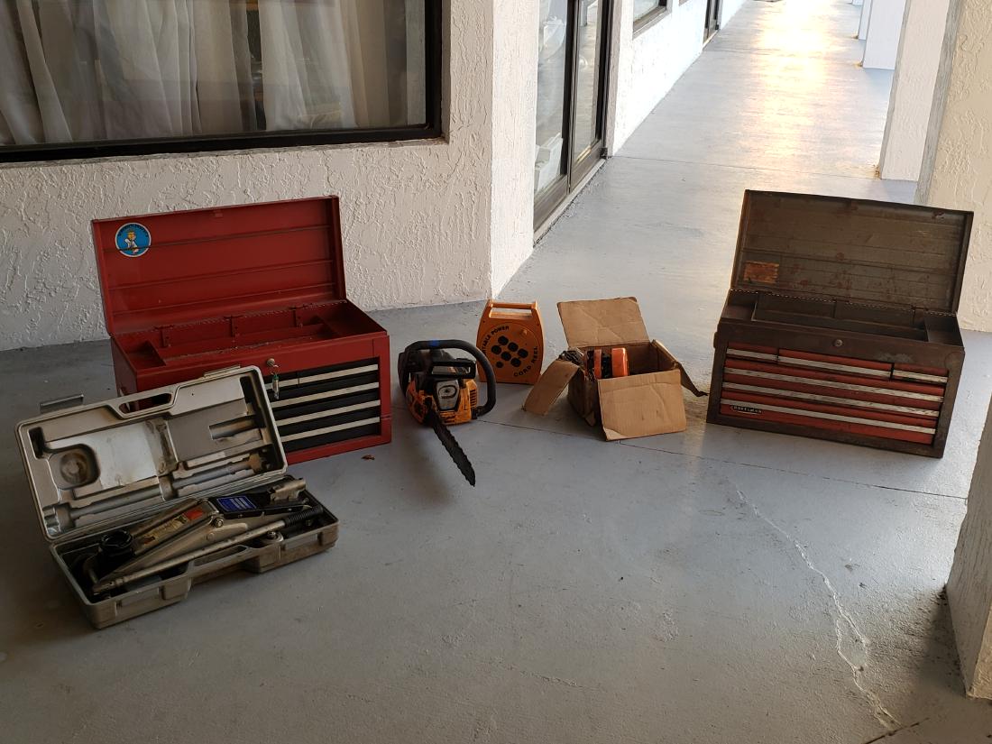 CHAINSAW, FLOOR JACK, TOOBOX LOT (1 of 10)