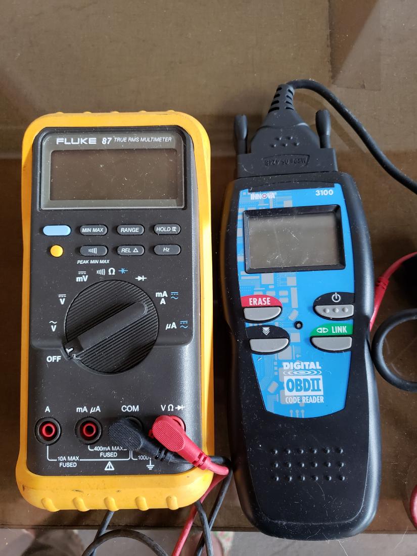 FLUKE 87 TRUE RMS MULTIMETER/DIGITAL OBDII CODE READER