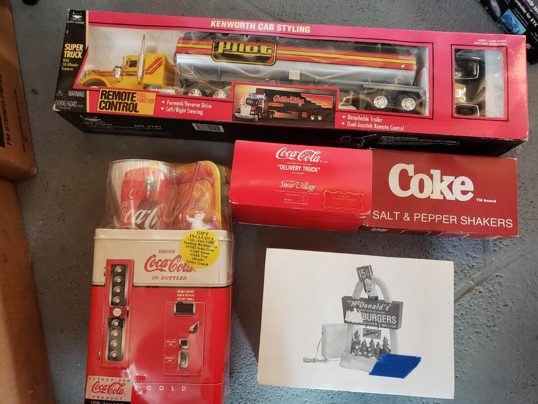 LARGE LOT OF NEW COCA COLA COKE COLLECTIBLES (1 of 9)