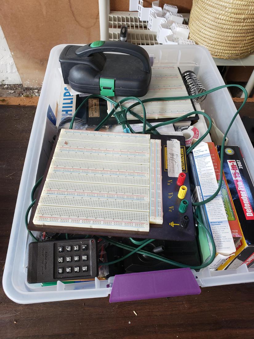 COMPUTER SOFTWARE and SOLDER LOT (1 of 12)