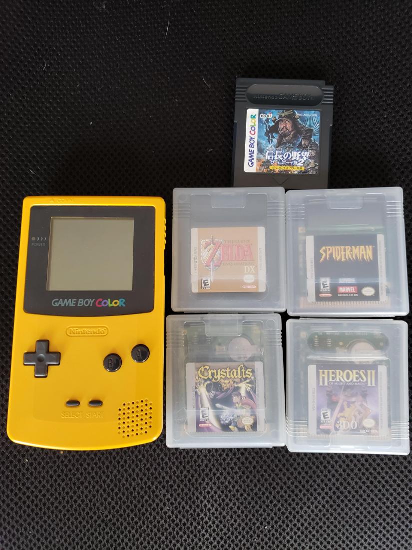 GAMEBOY AND FIVE GAMES GAME BOY (1 of 6)
