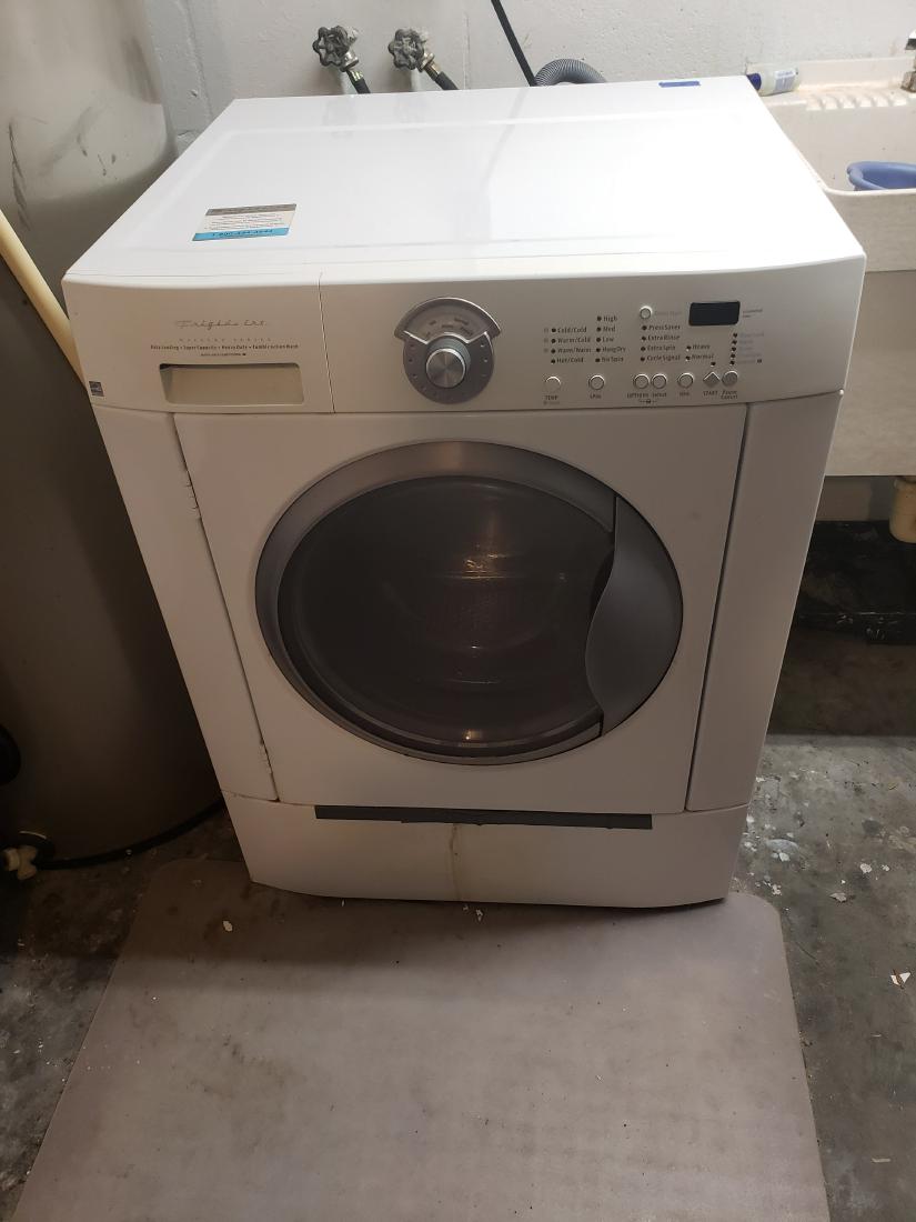 FRIGIDAIRE GALLERY SERIES TUMBLE ACTION WASHING MACHINE (1 of 8)